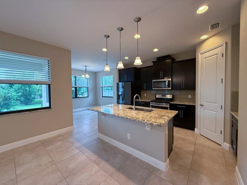 2941 Casterton Dr - Photo 7 of 33