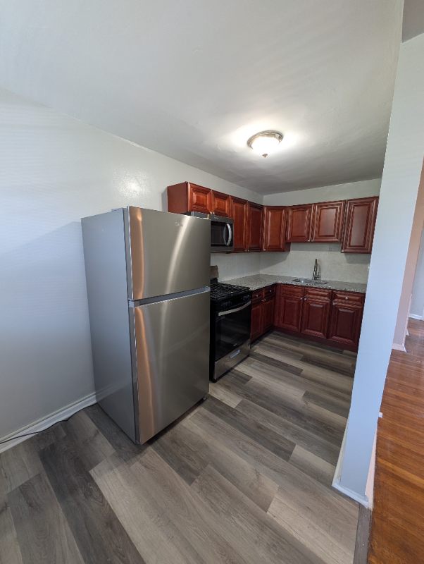 320 E Essex Ave #B - Photo 2 of 16