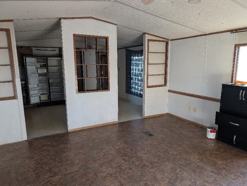 215 Cora Ave - Photo 2 of 10