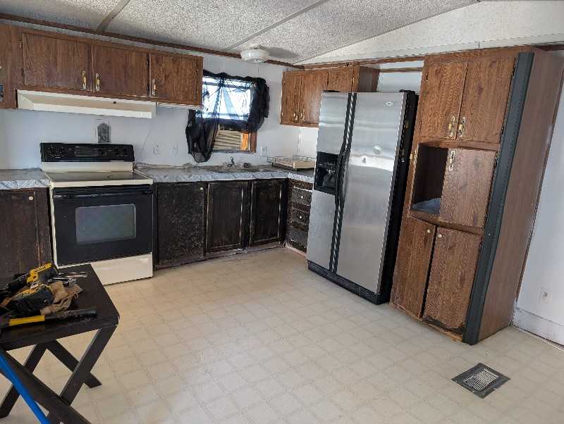 215 Cora Ave - Photo 3 of 10