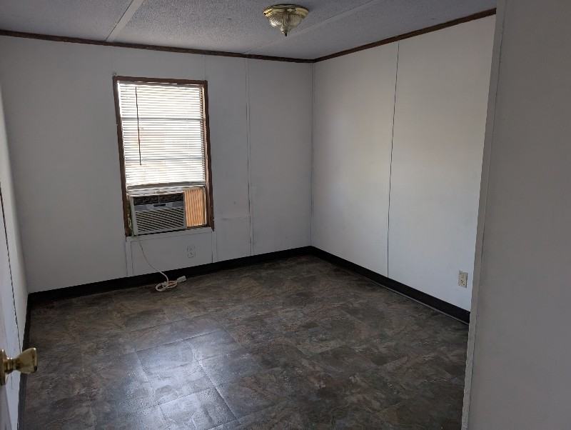 215 Cora Ave - Photo 4 of 10