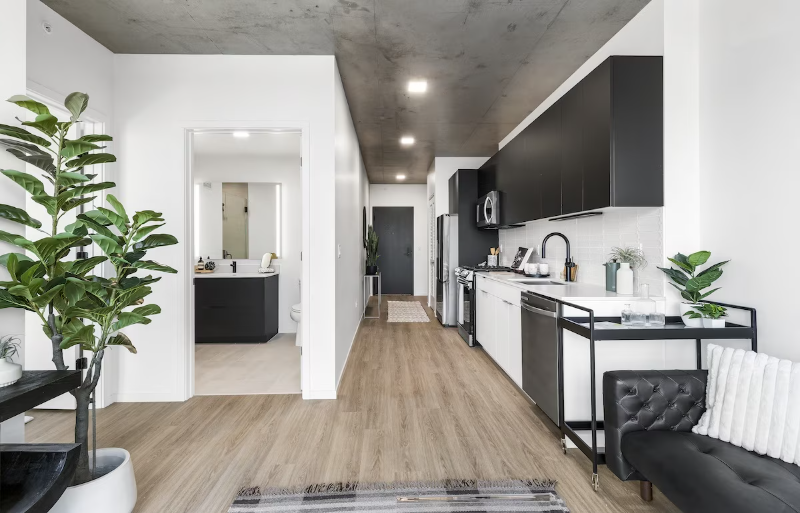 1255 W Fulton St - Photo 2 of 20