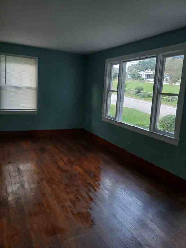 1555 Myrtle Ave - Photo 4 of 9