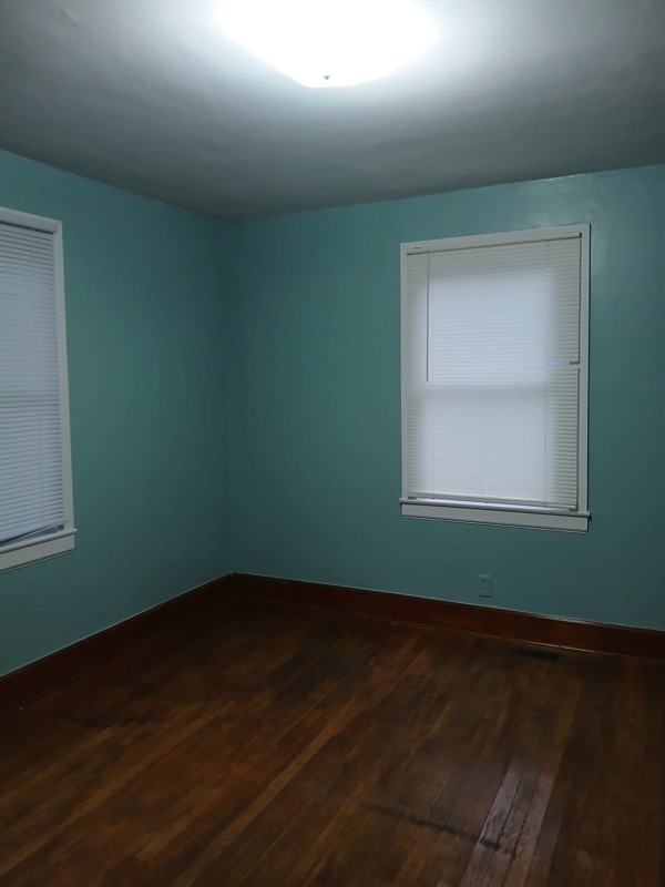 1555 Myrtle Ave - Photo 5 of 9