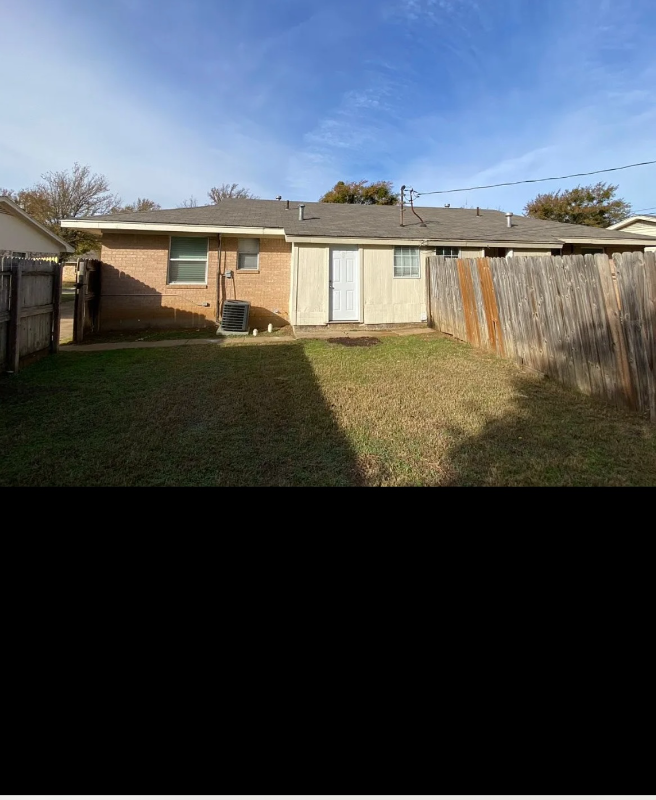 2513 Normont Cir - Photo 2 of 6