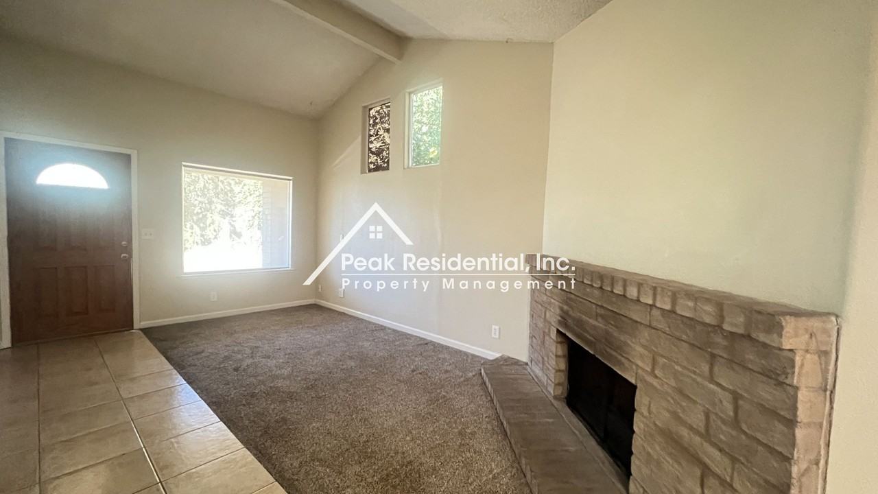 4978 Saddlerock Way - Photo 4 of 18