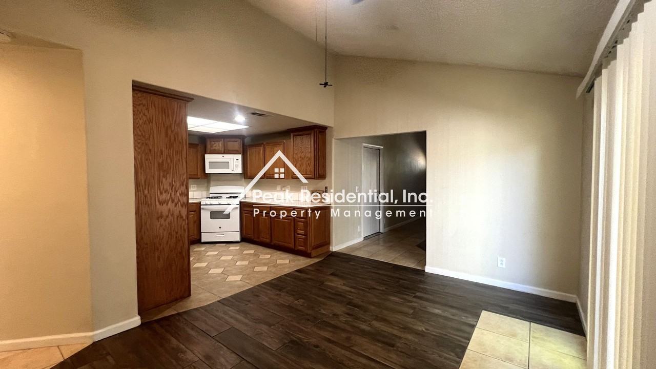 4978 Saddlerock Way - Photo 6 of 18