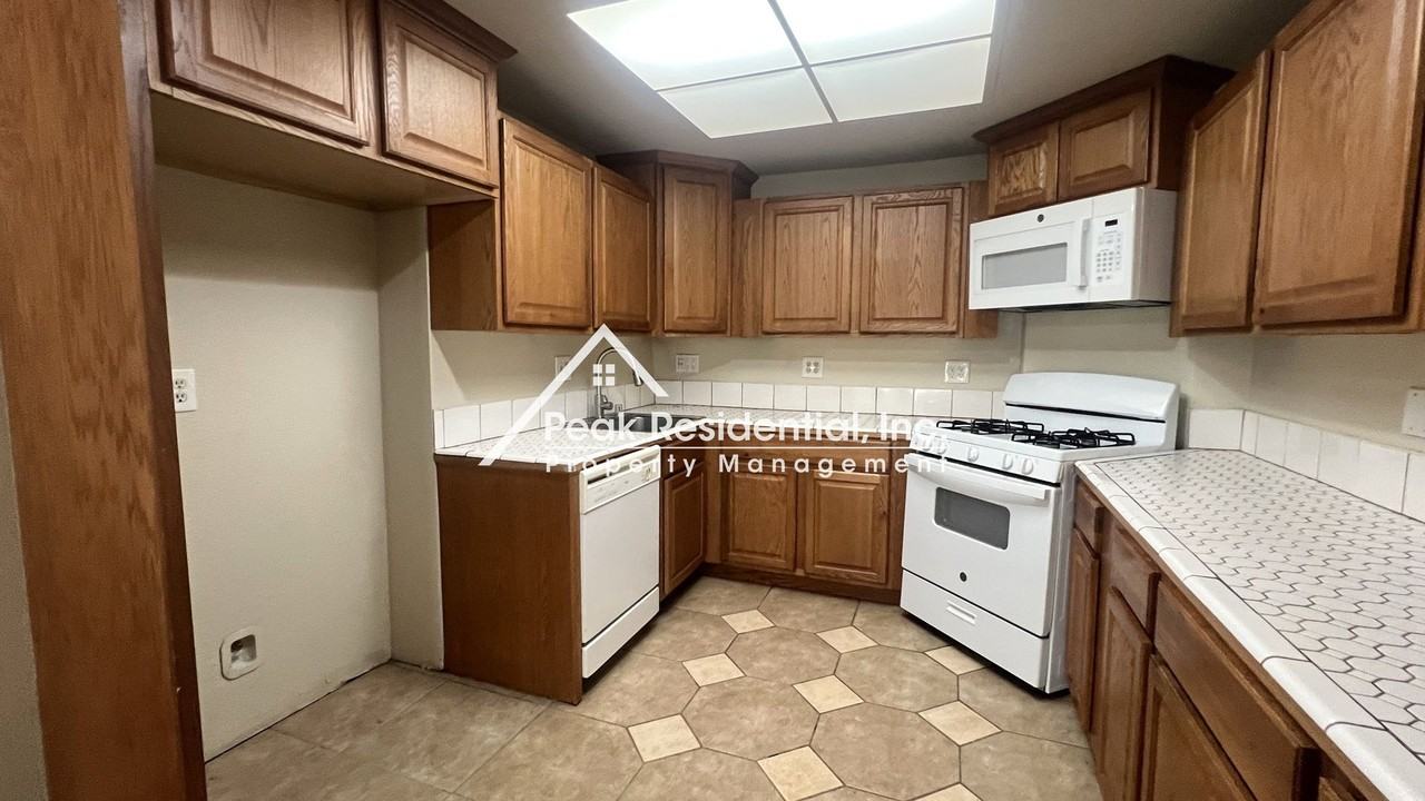 4978 Saddlerock Way - Photo 7 of 18