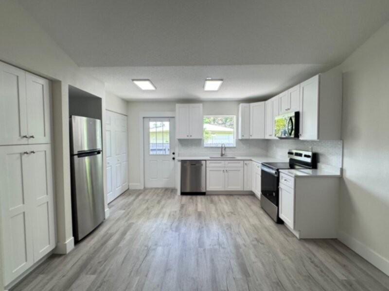 479 Blue Bird St - Photo 6 of 15