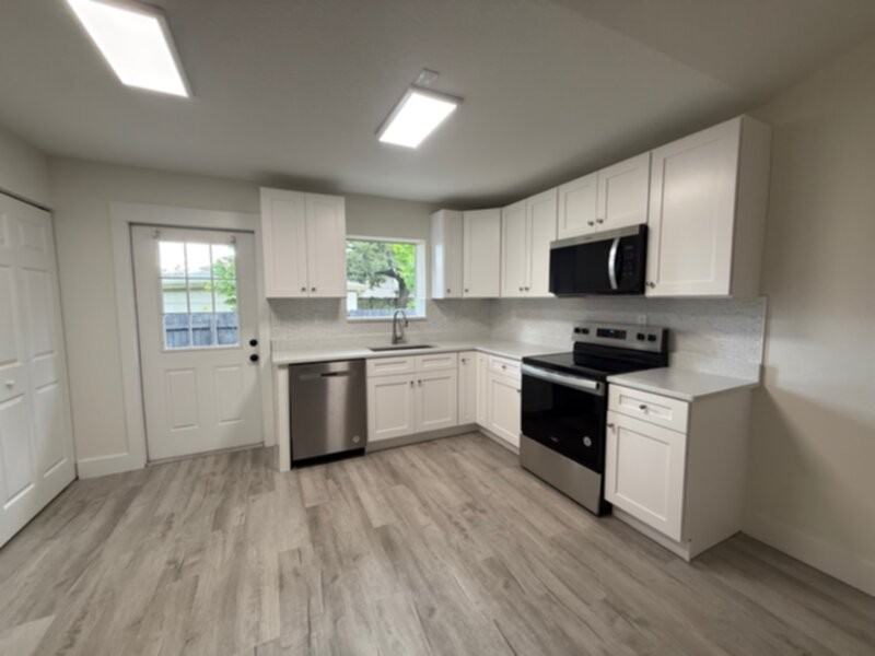 479 Blue Bird St - Photo 7 of 15