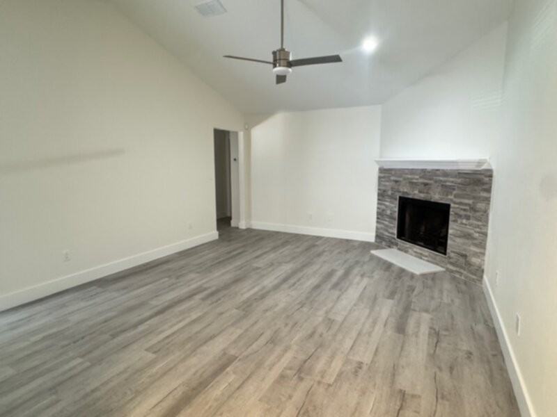 475 Blue Bird St - Photo 3 of 16