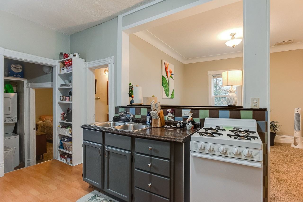 138 Isabel St W #2 - Photo 2 of 13