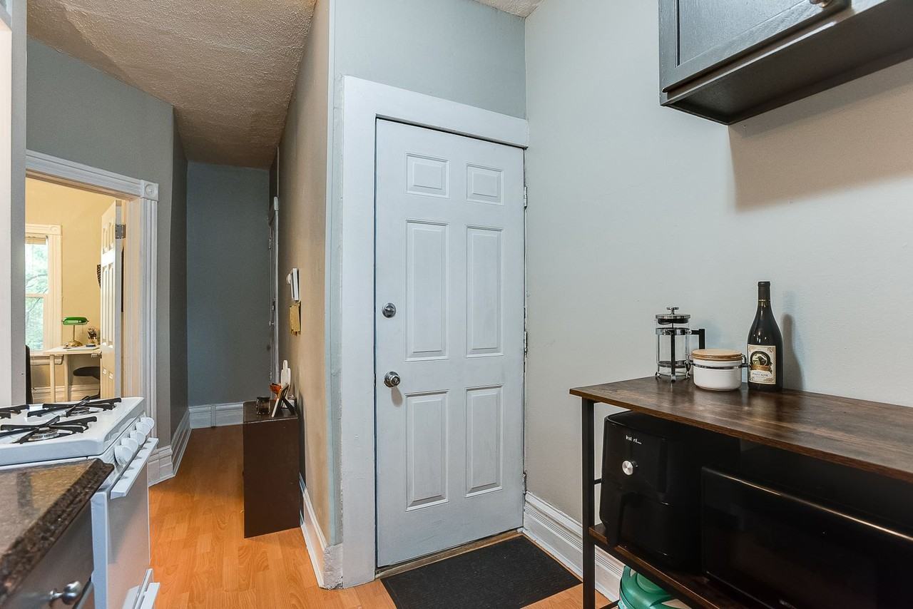 138 Isabel St W #2 - Photo 3 of 13