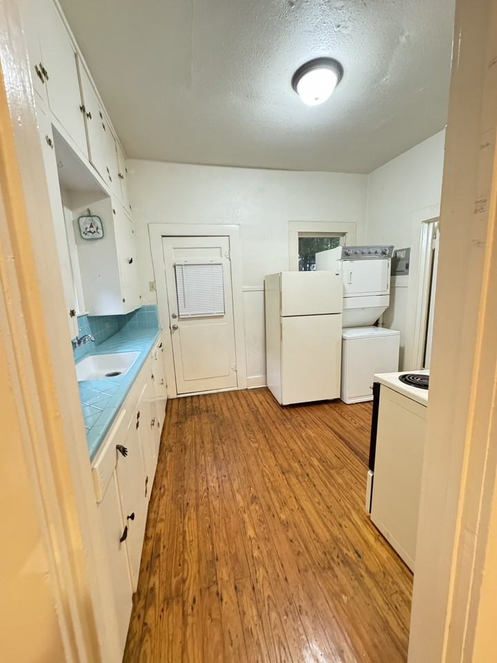 505 Wilmington Ave #B - Photo 2 of 12