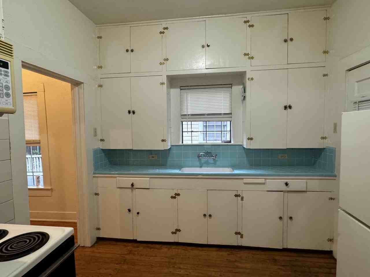 505 Wilmington Ave #B - Photo 3 of 12