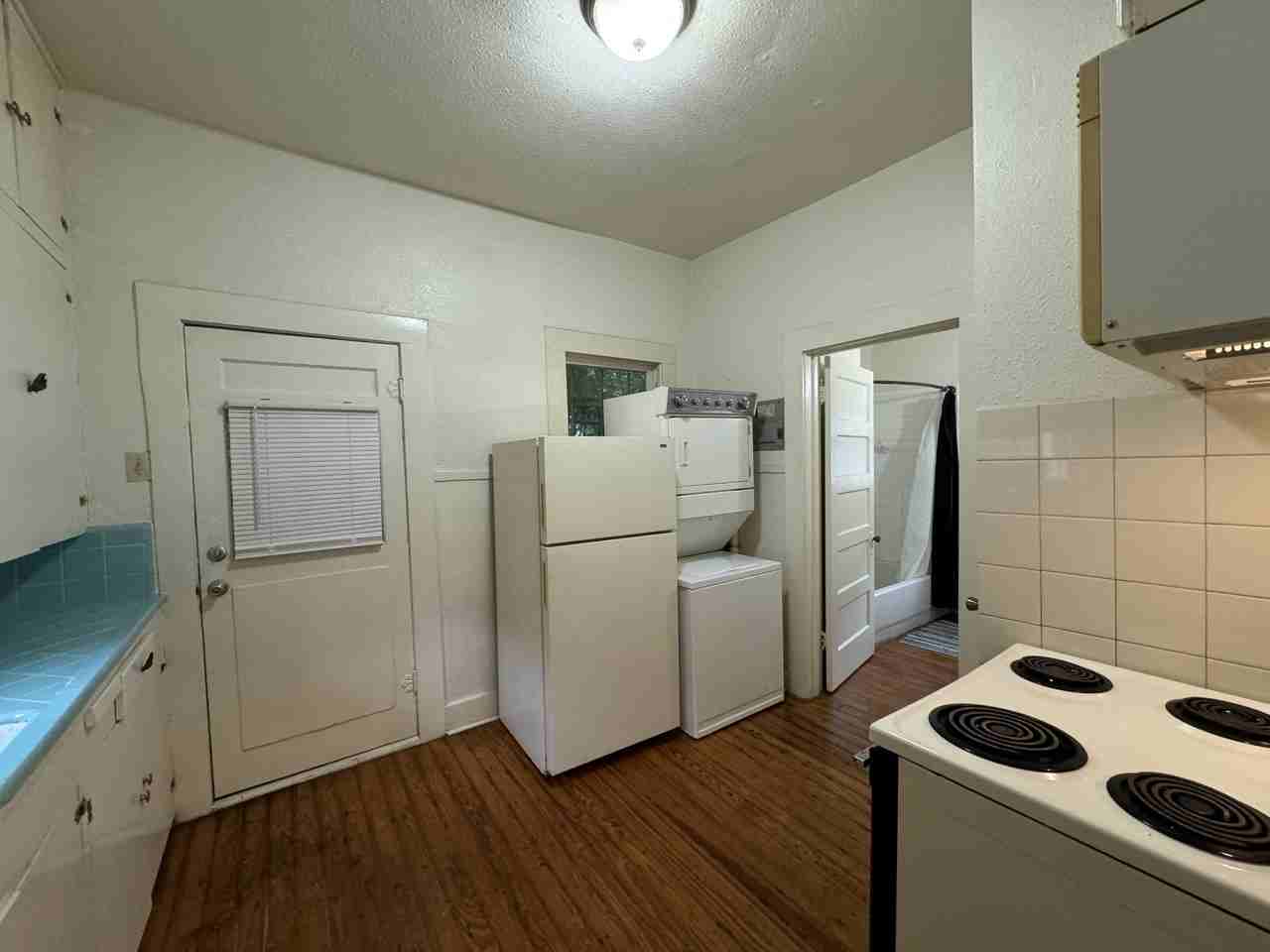 505 Wilmington Ave #B - Photo 5 of 12