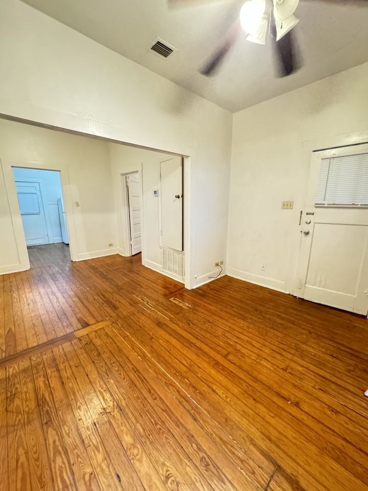 505 Wilmington Ave #B - Photo 6 of 12