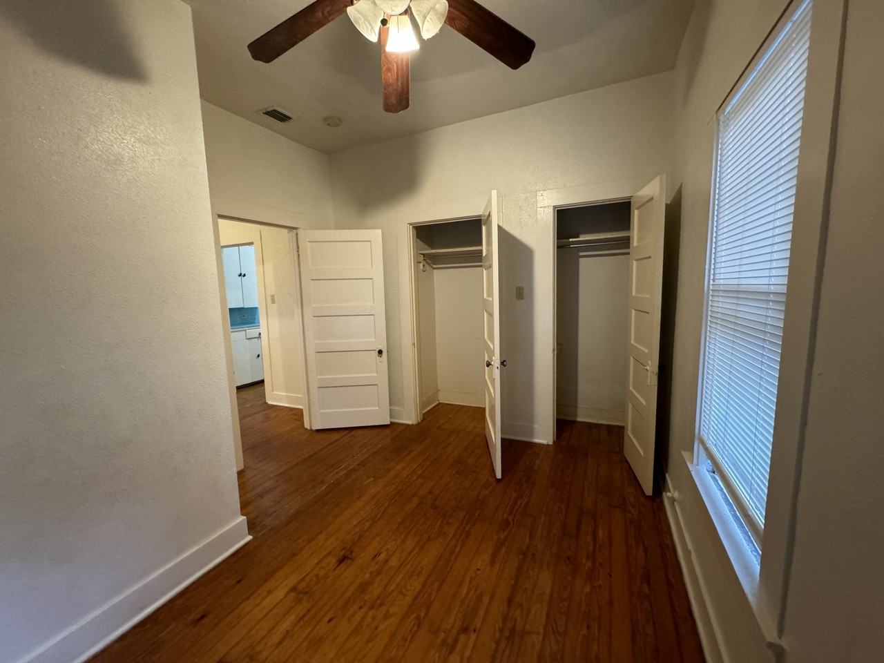 505 Wilmington Ave #B - Photo 7 of 12