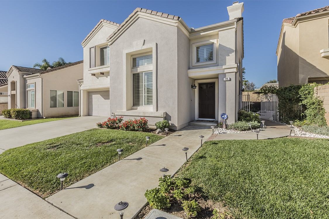 725 Roscoe St #NA - Photo 3 of 37