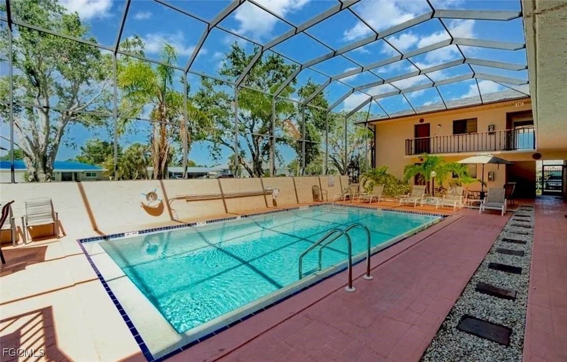 5255 Coronado Pkwy Apt 2 #2 - Photo 2 of 40