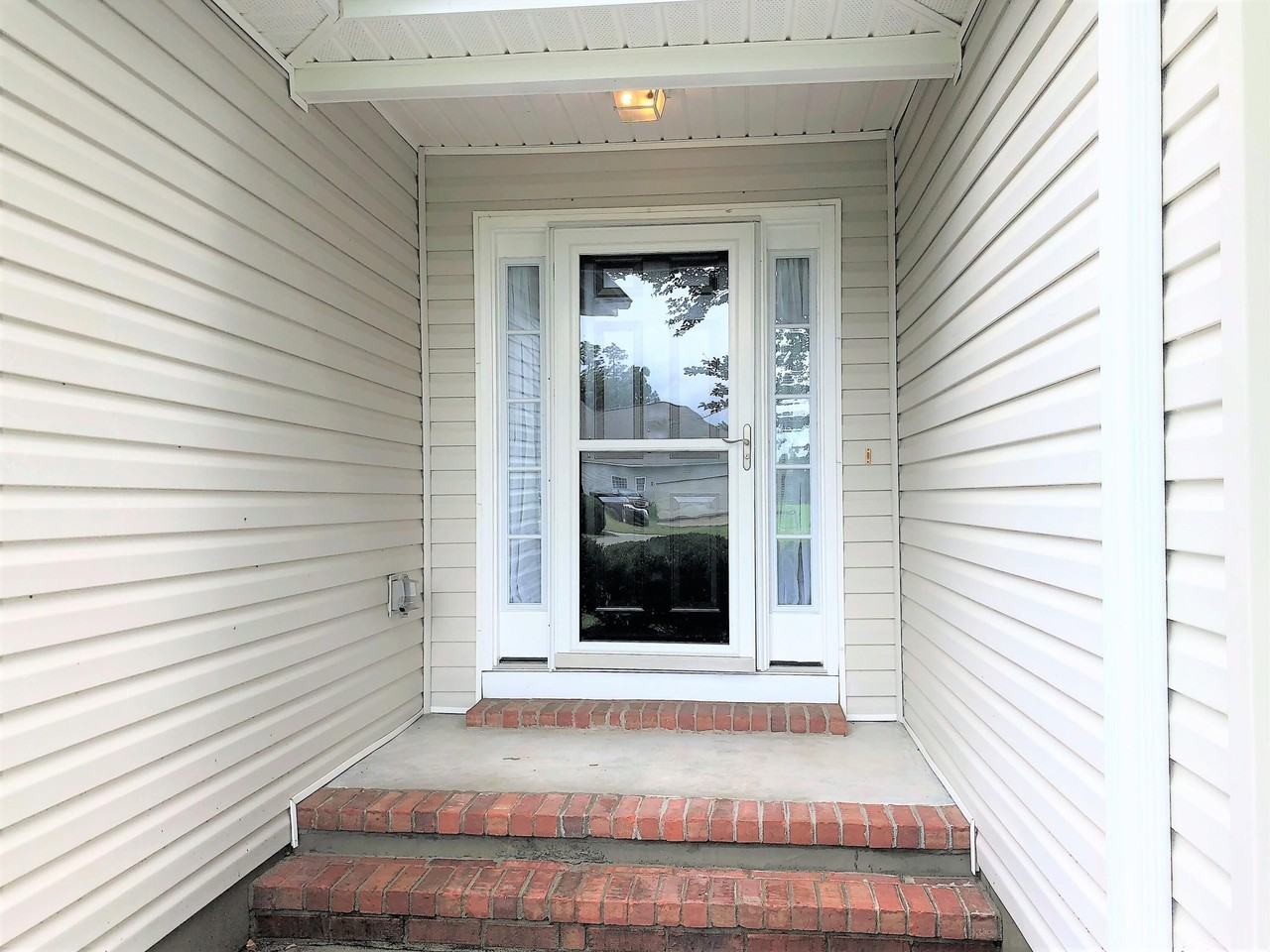 122 Goudy Ct - Photo 3 of 30