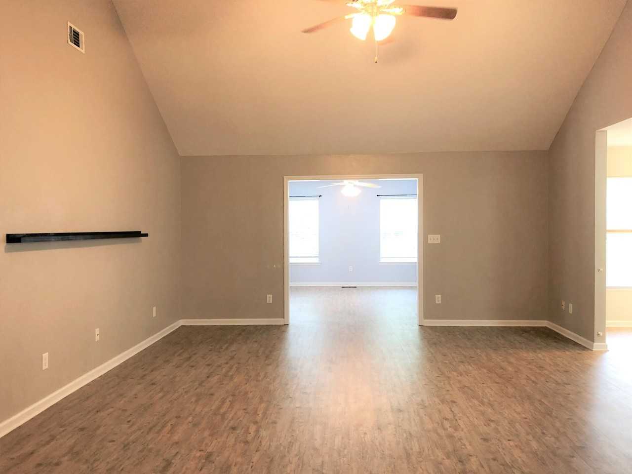 122 Goudy Ct - Photo 5 of 30