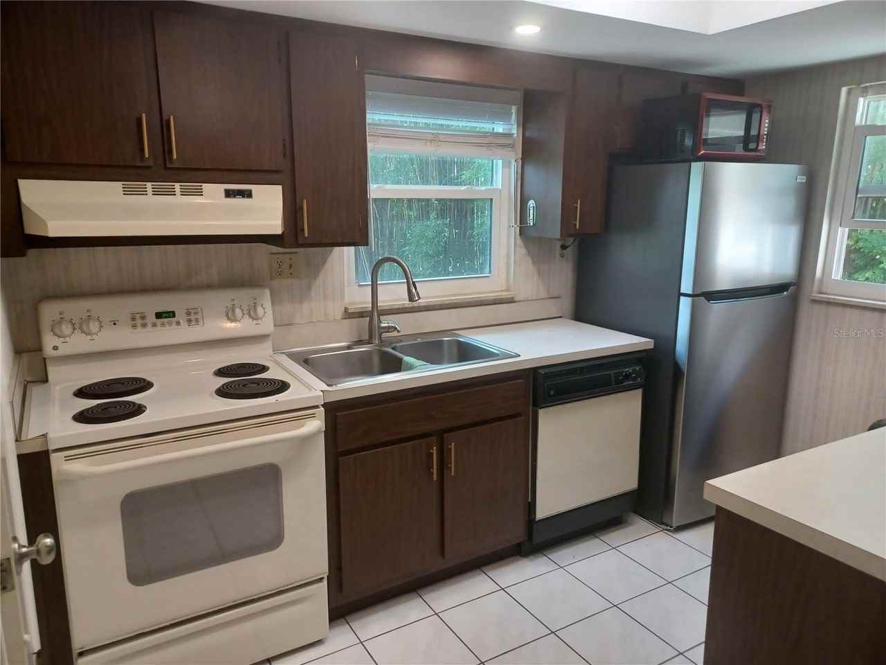 4201 Parkside Dr - Photo 4 of 9