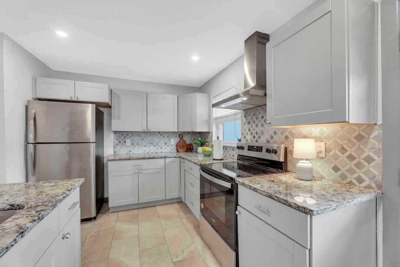 Dover Dr - Photo 4 of 10