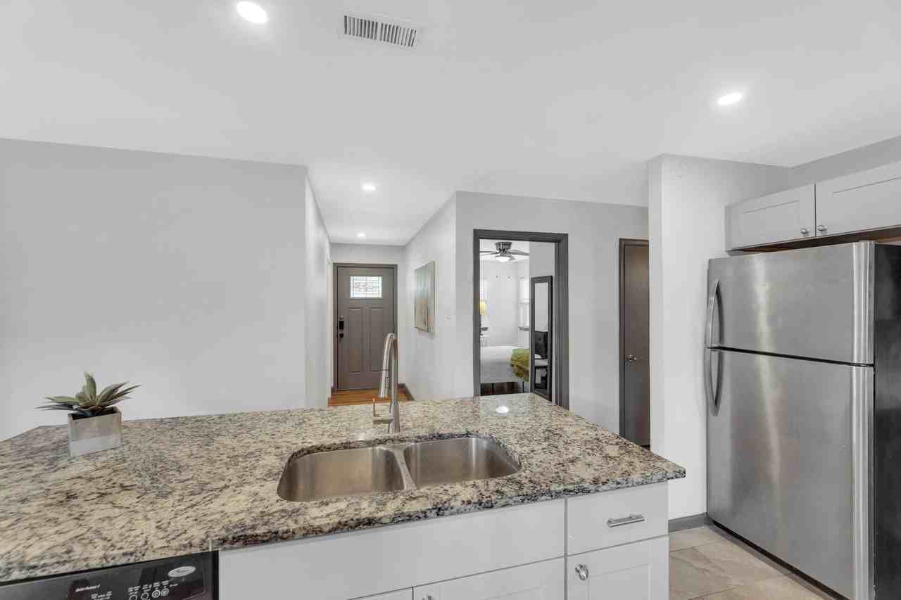 Dover Dr - Photo 5 of 10