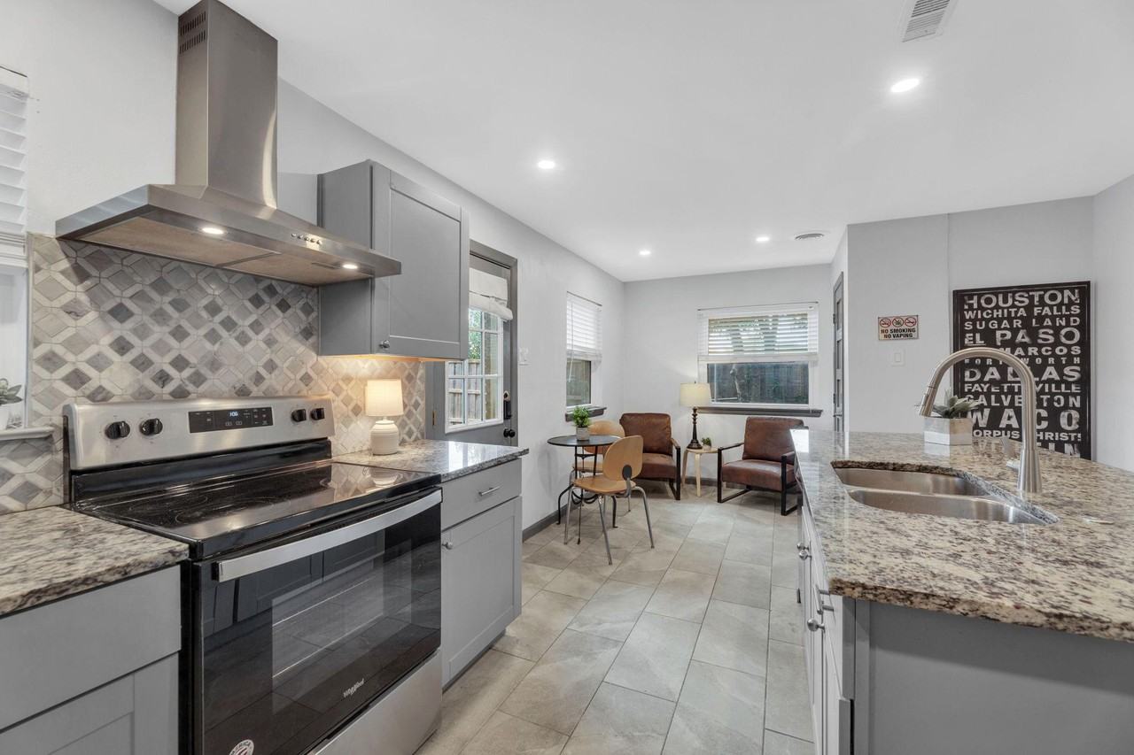 Dover Dr - Photo 6 of 10