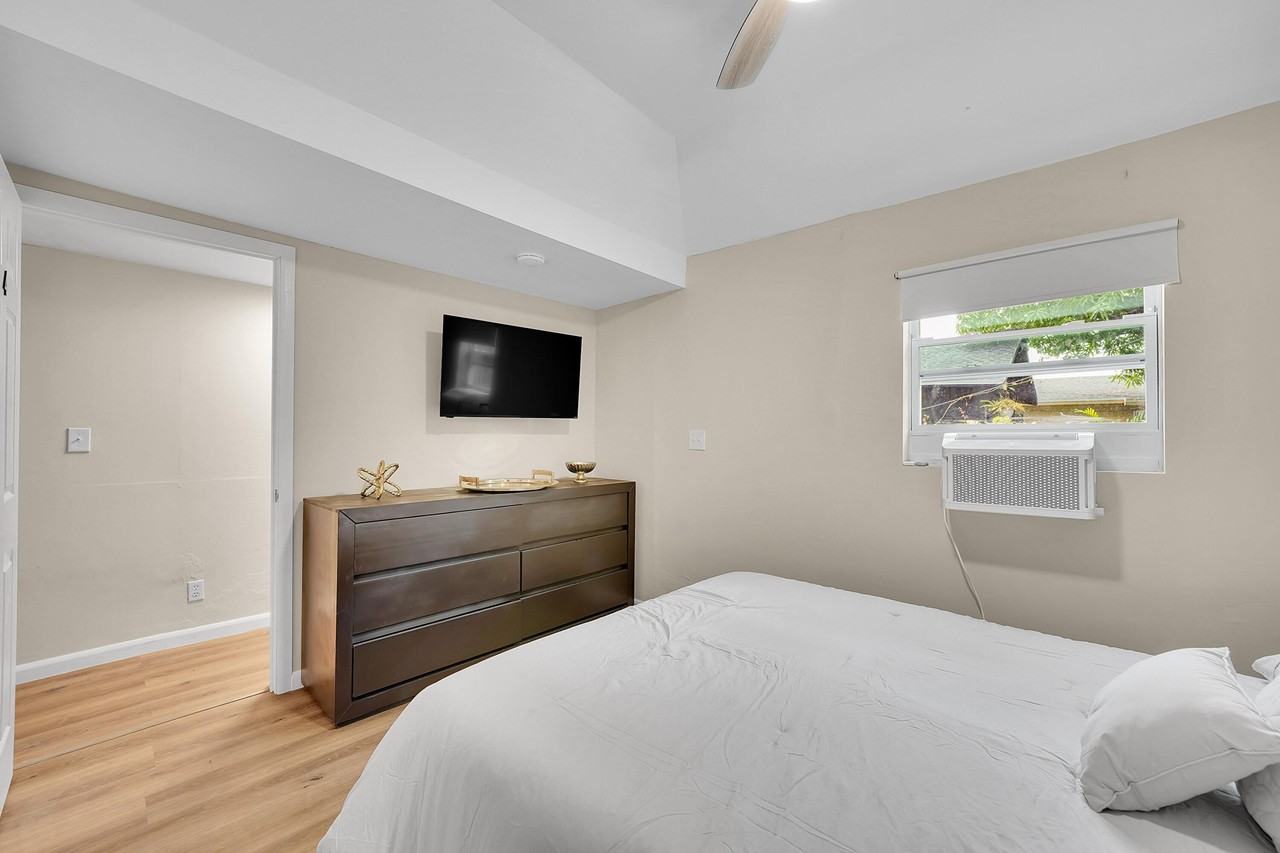 Ne 53rd St - Photo 2 of 7