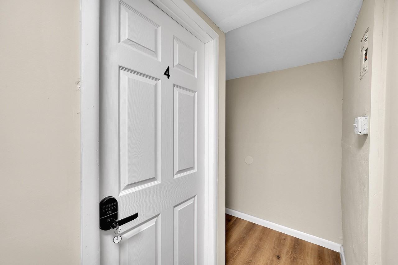 Ne 53rd St - Photo 3 of 7