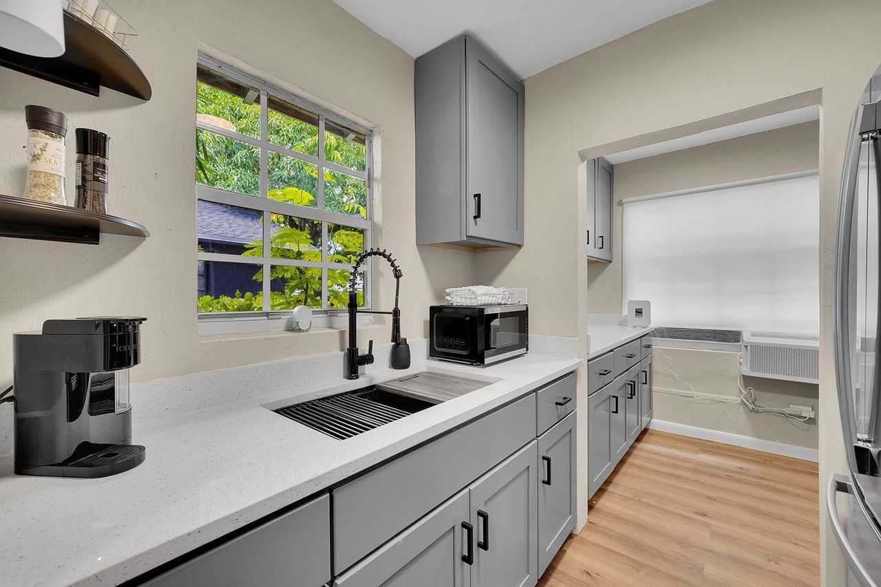 Ne 53rd St - Photo 4 of 7