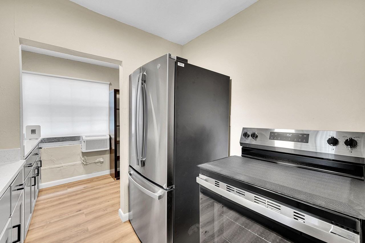 Ne 53rd St - Photo 5 of 7