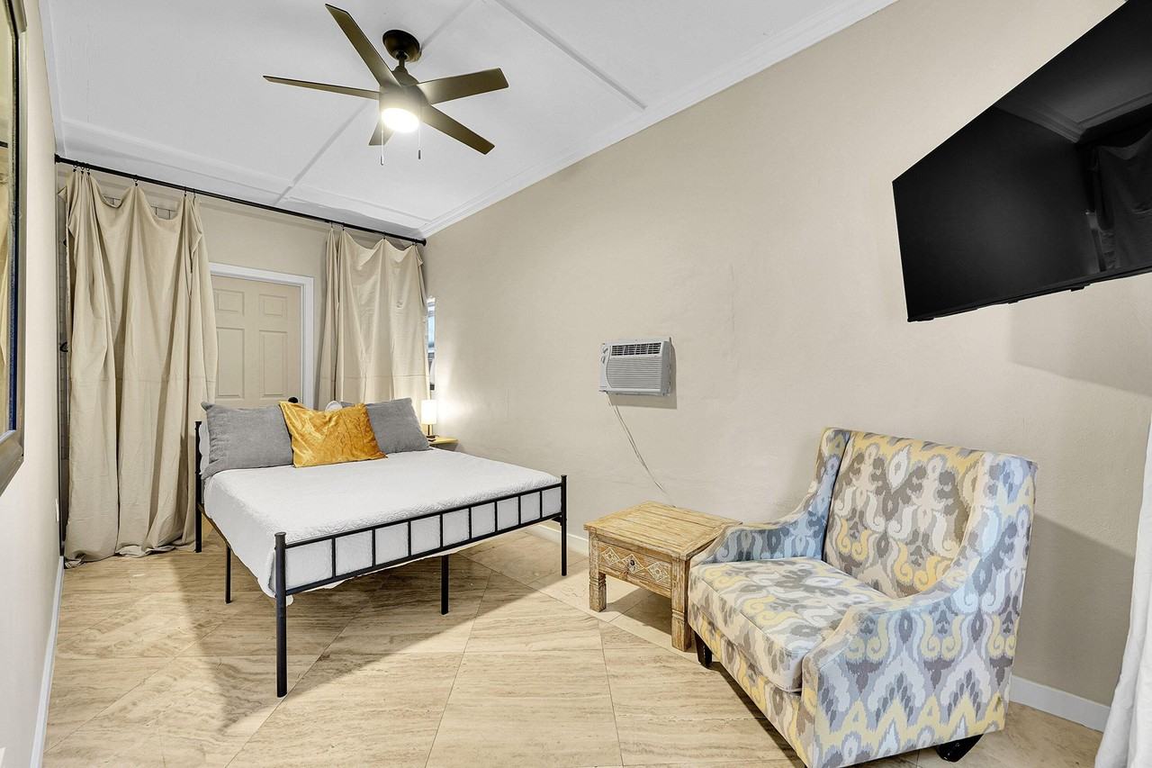 Ne 53rd St - Photo 5 of 7