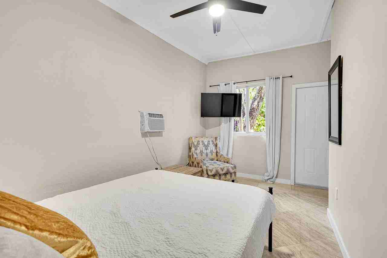 Ne 53rd St - Photo 6 of 7