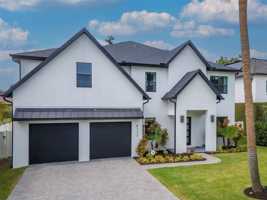 featured image of 4111A W Swann Ave