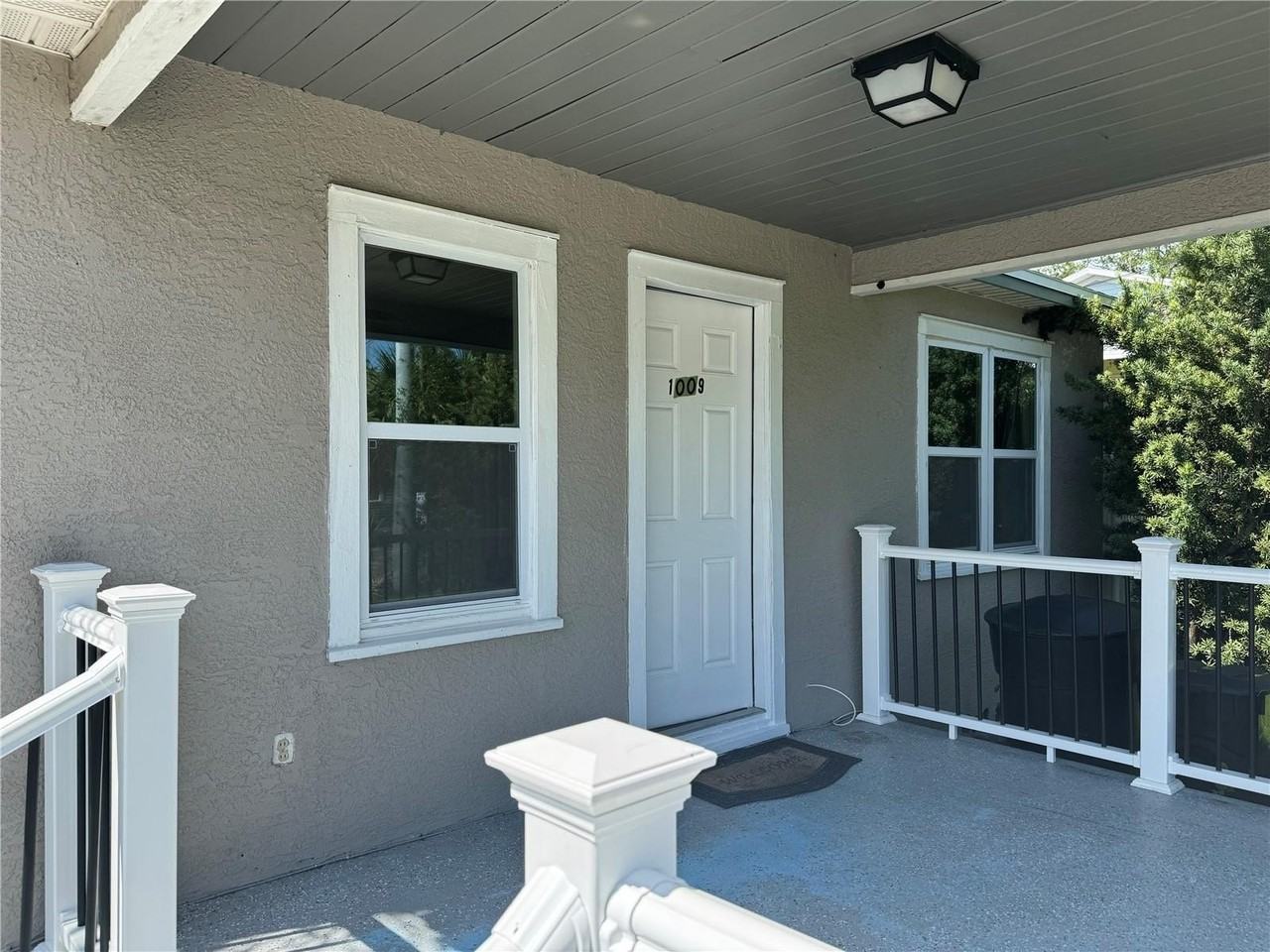 1009 Druid Rd E - Photo 2 of 9