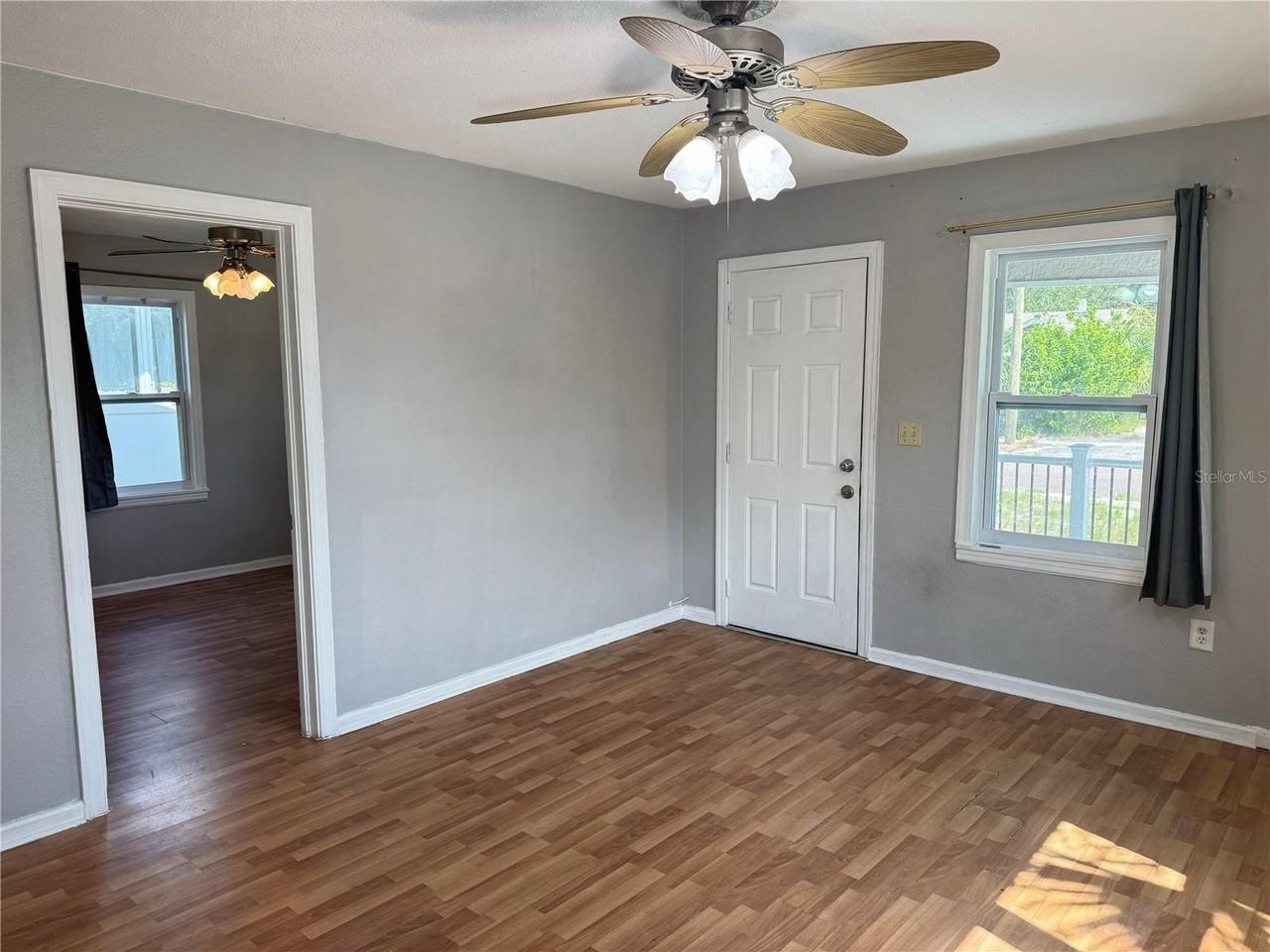 1009 Druid Rd E - Photo 3 of 9