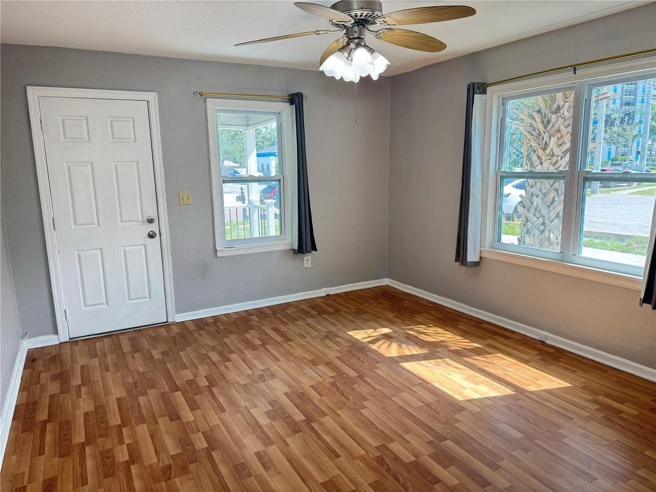 1009 Druid Rd E - Photo 4 of 9