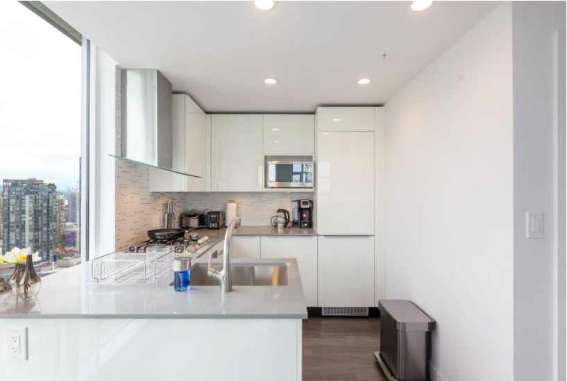 1283 Howe Street #27xx - Photo 7 of 17