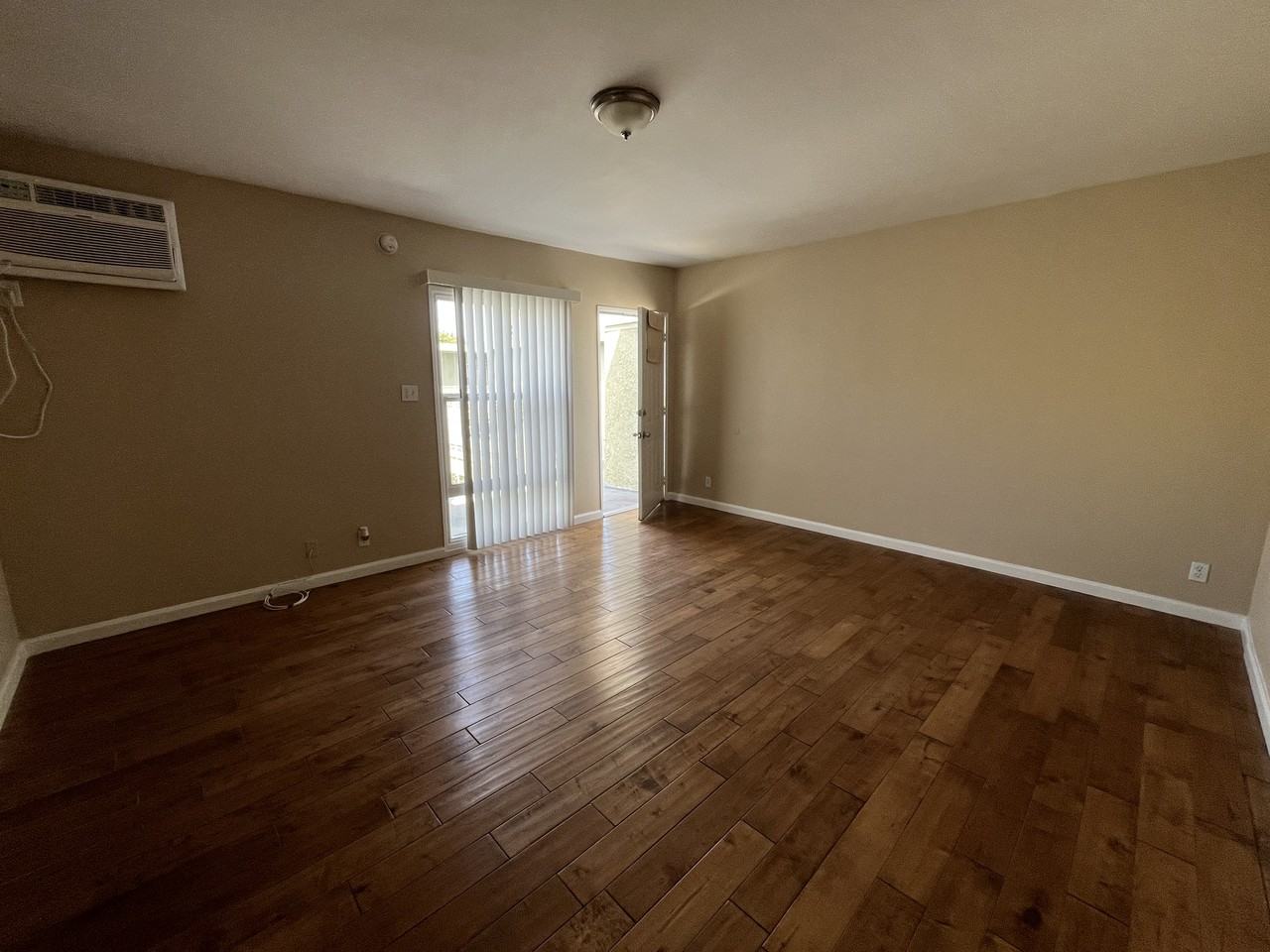 6939 Hazeltine Avenue - Photo 4 of 10