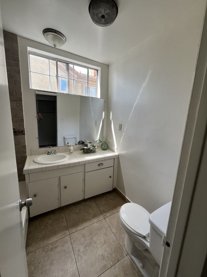 6939 Hazeltine Avenue - Photo 5 of 10