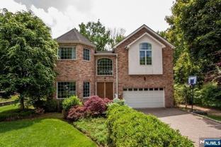 48 Westervelt Pl - Photo 1 of 1