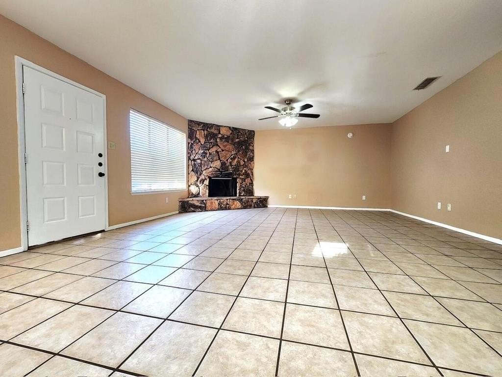 422 W Pecan Ave - Photo 2 of 6