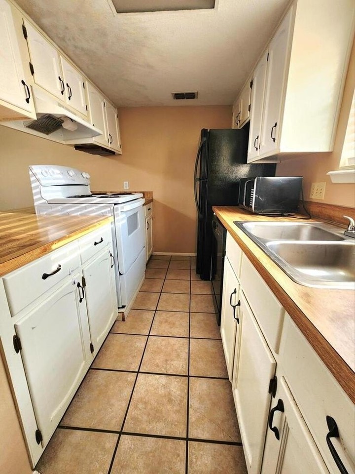 422 W Pecan Ave - Photo 3 of 6