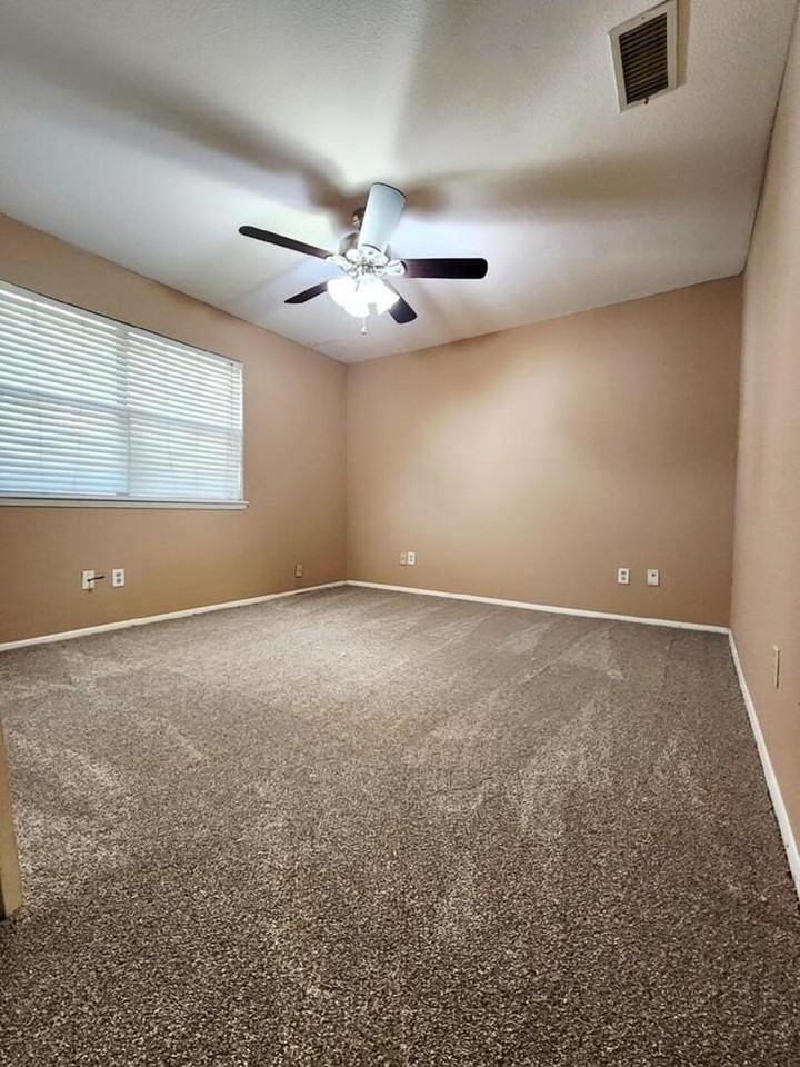 422 W Pecan Ave - Photo 5 of 6