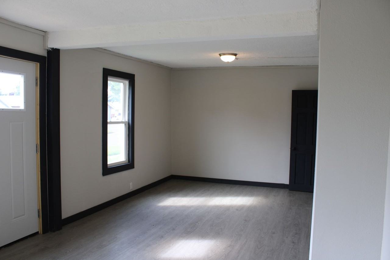 317 S 6th St - Photo 2 of 21