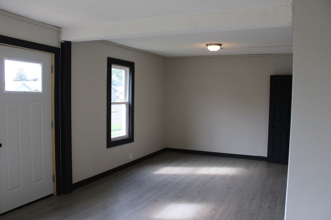 317 S 6th St - Photo 3 of 21