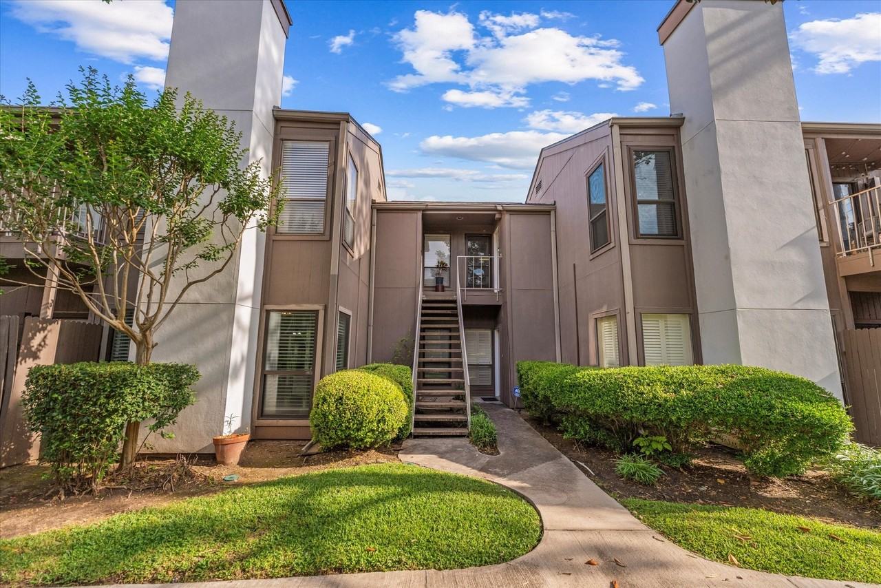 1201 Bering Dr - Photo 2 of 39